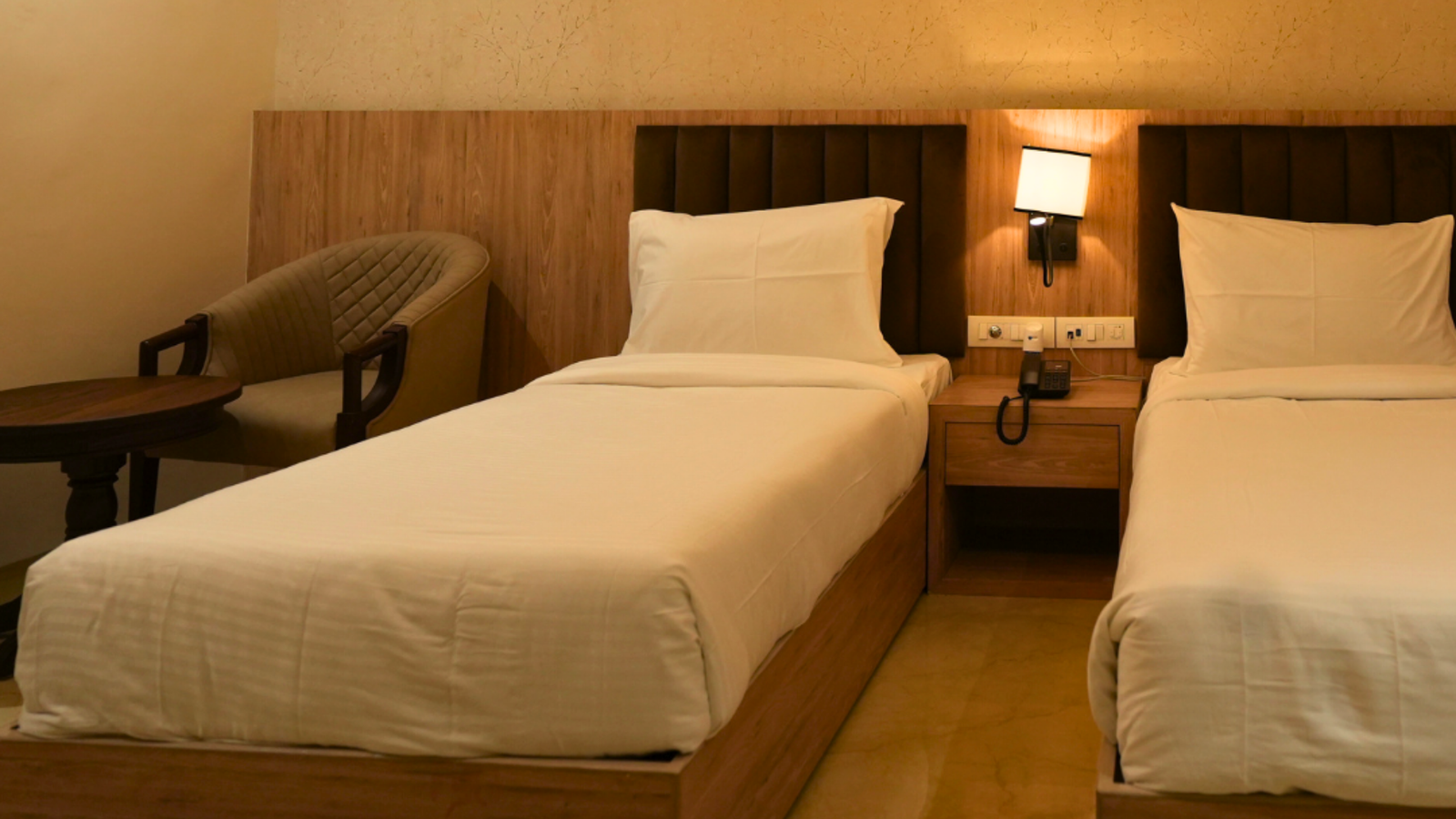 Deluxe Room Image 2