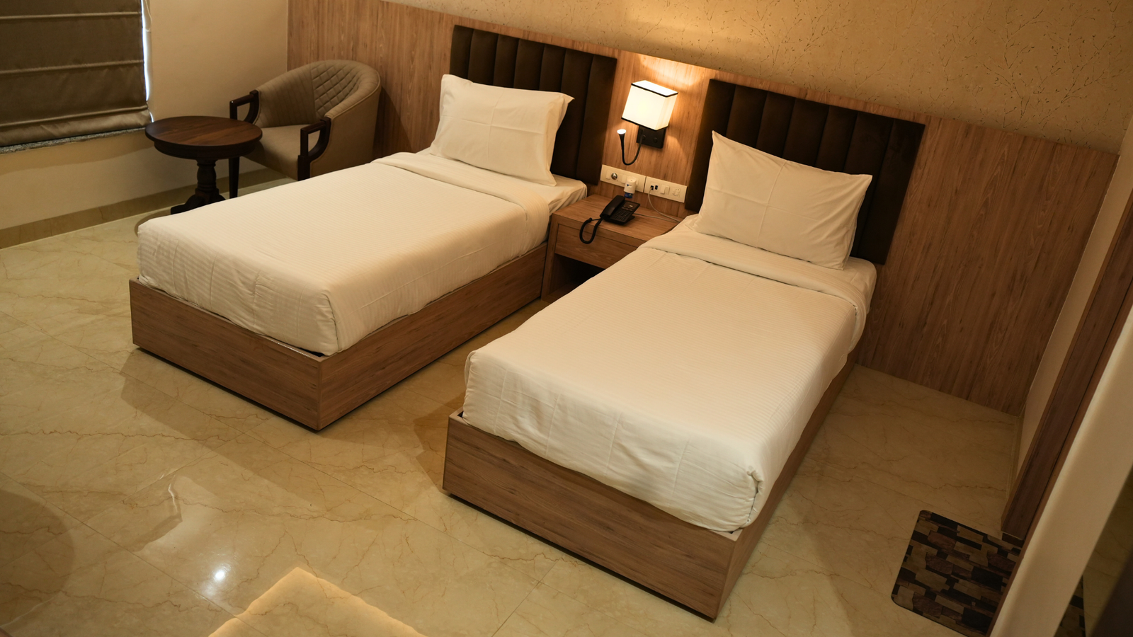 Deluxe Room Image 4